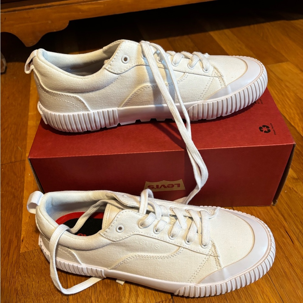Levi's White Canvas Sneakers